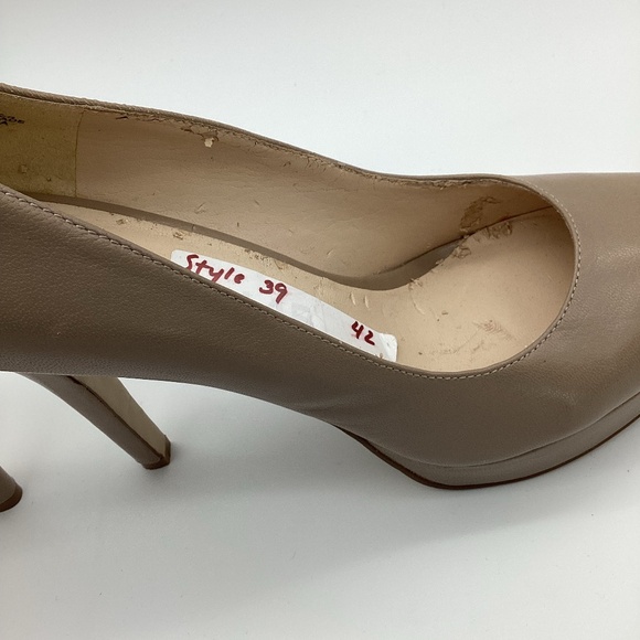 1786. Nine West Taupe Platform Pump EUC Size 8.5 - Picture 10 of 13